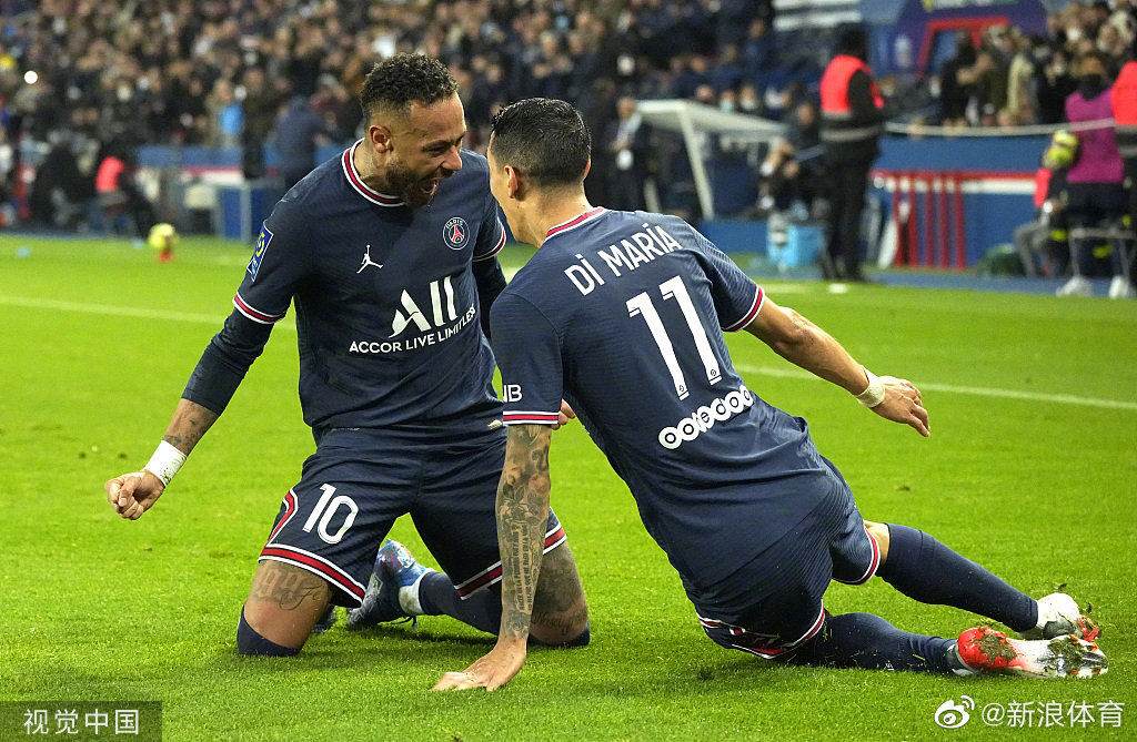  巴黎圣日耳曼主场逆转击败里昂,梅西传射建功  