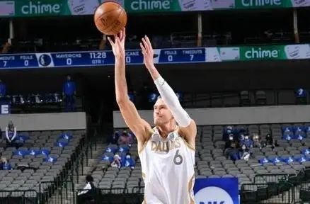  波尔津吉斯统治油漆区，独行侠轻取黄蜂拿下四连胜战绩